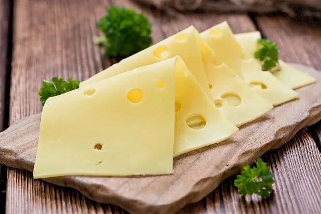 Ile kcal ma ser gouda? Zaskakujące różnice w kaloryczności!