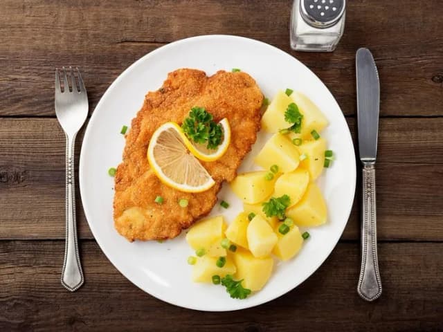 Ile kalorii ma kotlet drobiowy z ziemniakami? Zaskakujący przewodnik żywieniowy