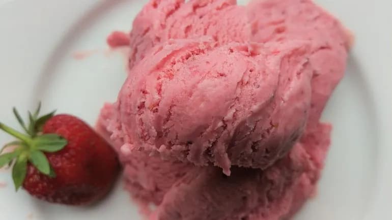 Domowe lody truskawkowe - szybki i prosty przepis