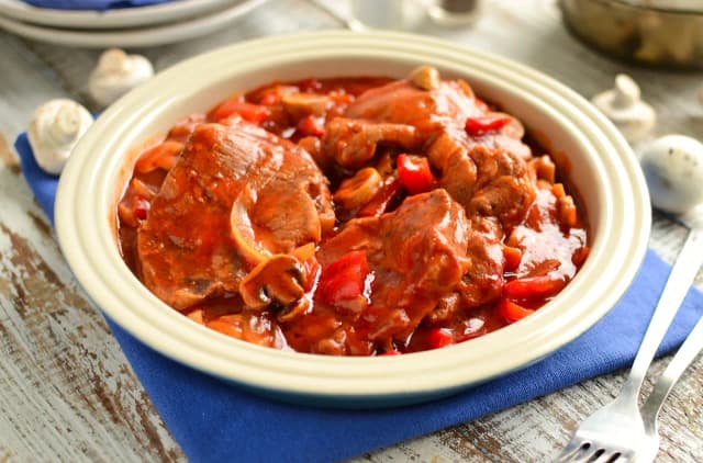 Karkówka pieczona: Prosty przepis na rozpływający się w ustach smak!