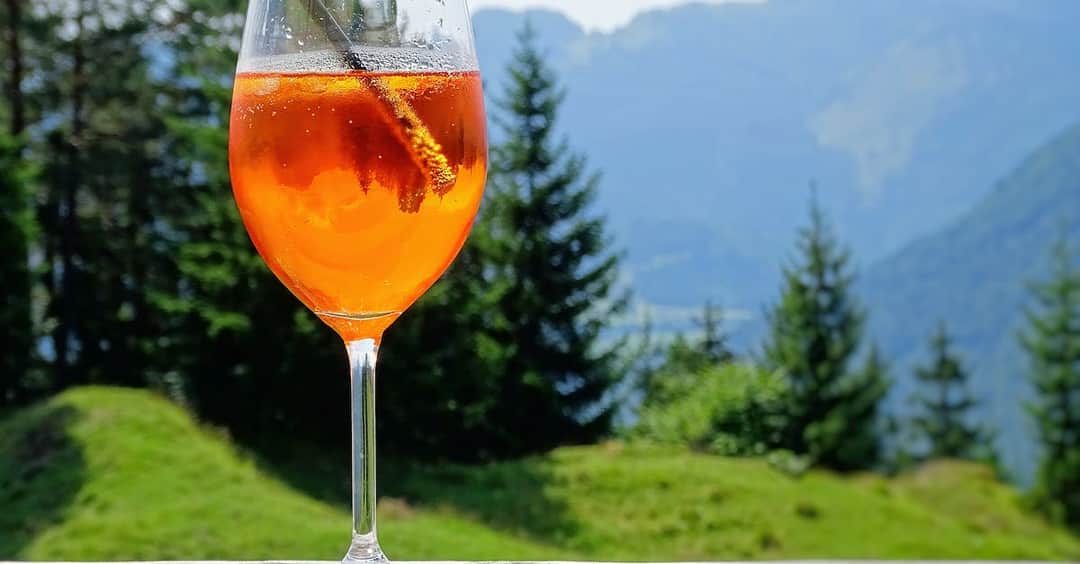 Aperol spritz - przepis na kultowy włoski drink z Aperolu, proste proporcje