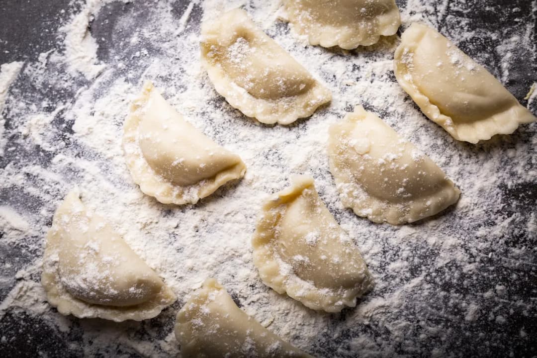 Jaki typ mąki na pierogi zapewni idealną konsystencję ciasta?
