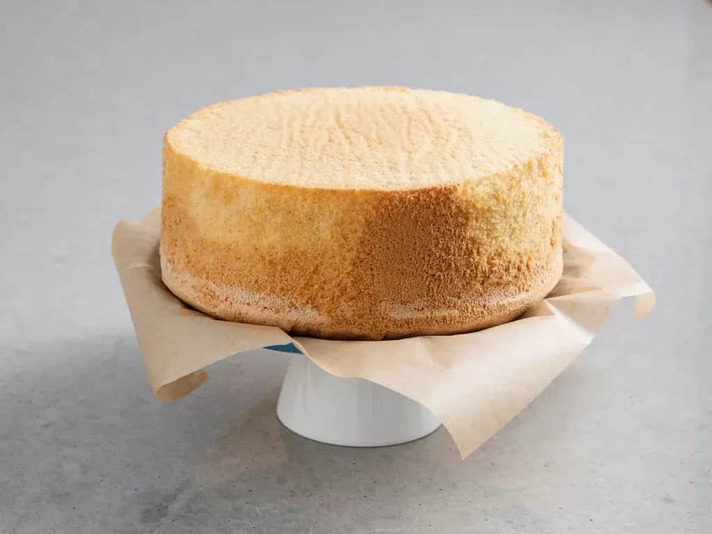 Biszkopt z 3 jajek: Błyskawiczny przepis na puszysty wypiek