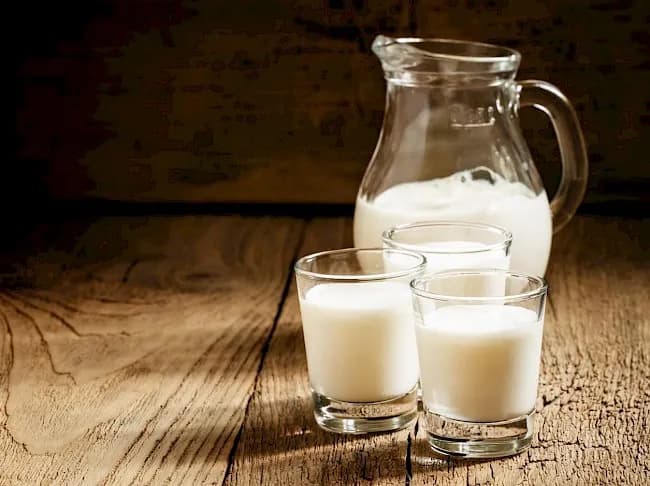 Ile białka ma mleko? Sprawdź wartości odżywcze tego produktu