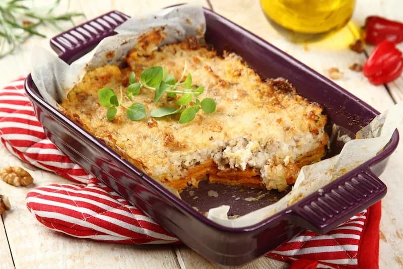 Prosty przepis na wegetariańską zapiekankę z batatów idealną na chłodniejsze dni