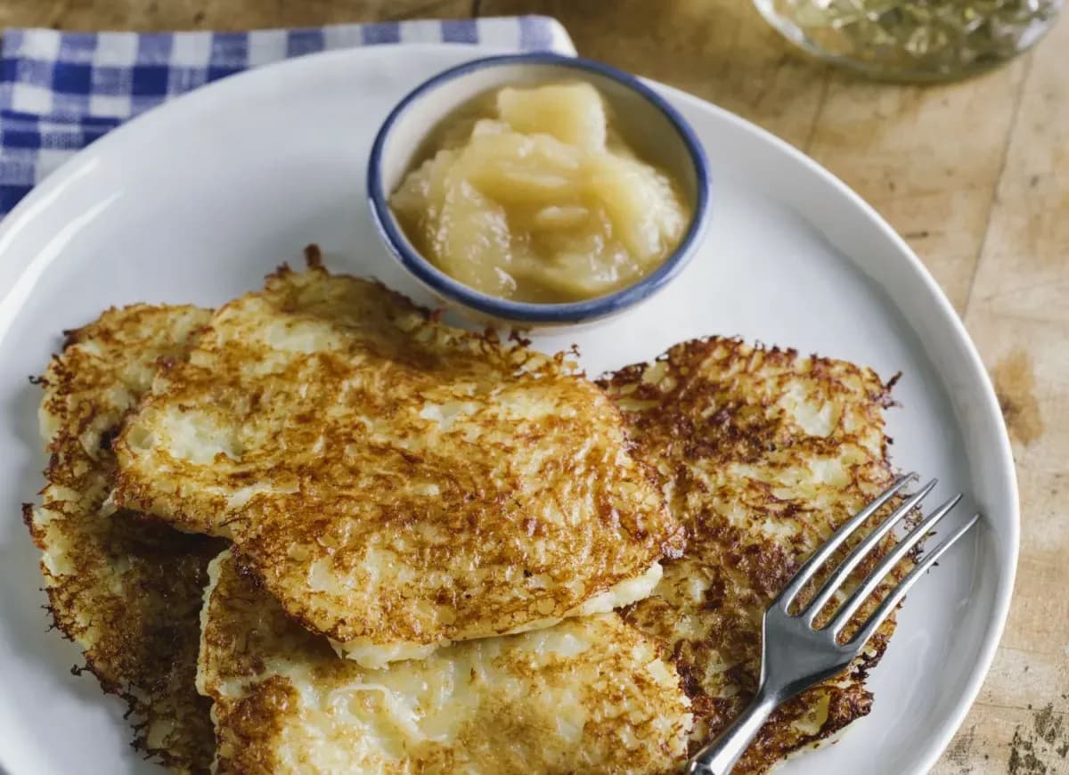 Ile mąki do placków ziemniaczanych? Kluczowe proporcje i porady.