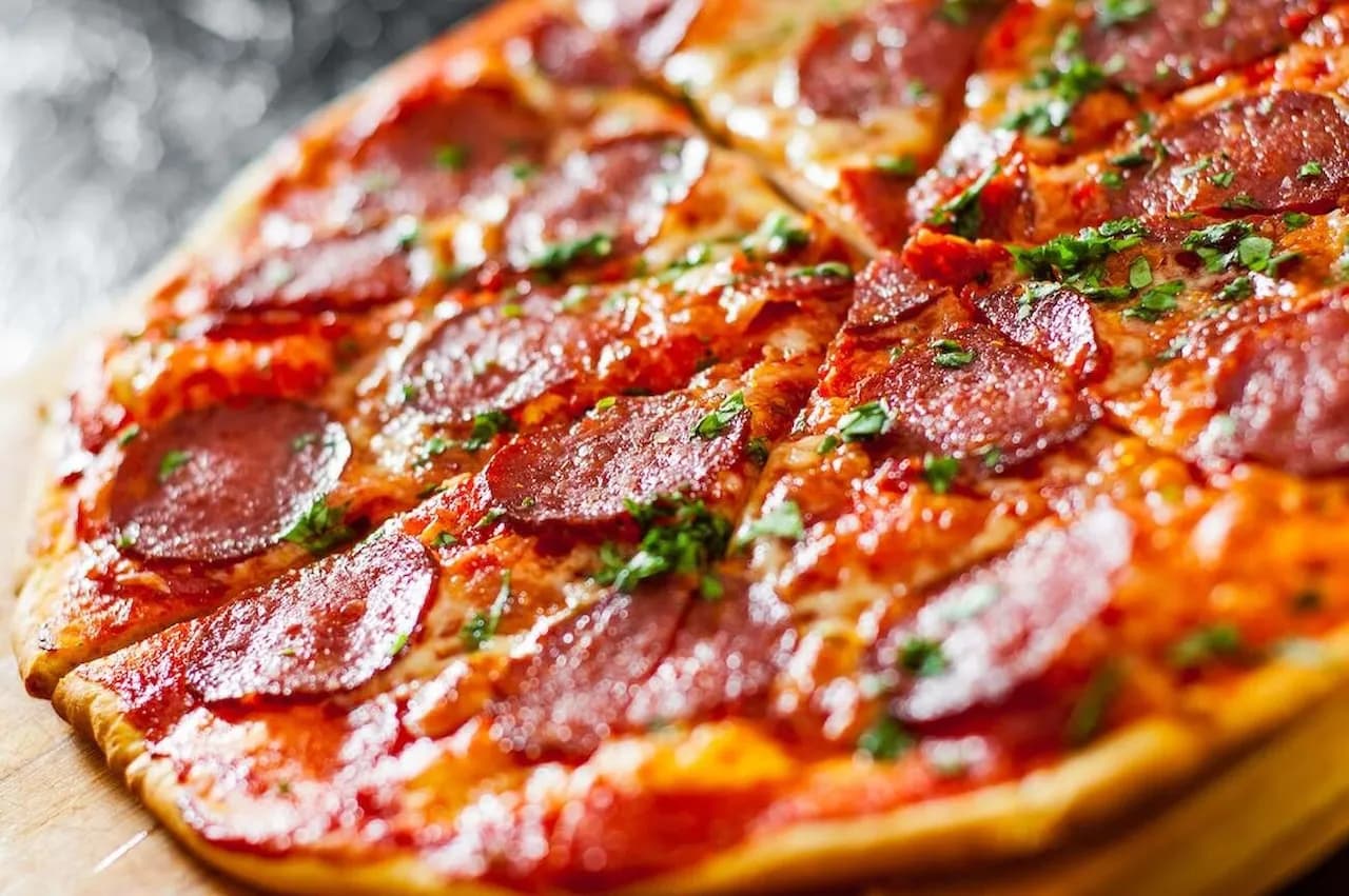 Przepis na smaczną pizzę bez drożdży - zdrowa alternatywa