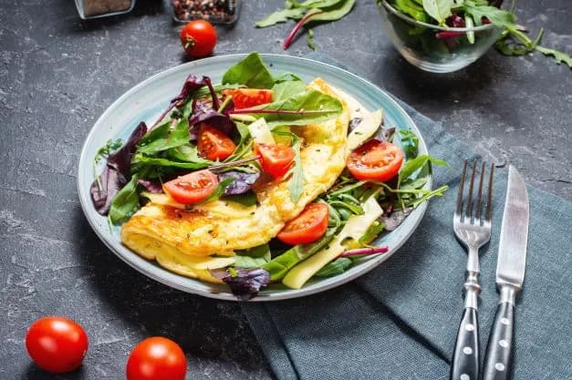 Kalorie w omlet z 3 jajek: Zaskakująco niski lub wysoki wynik?