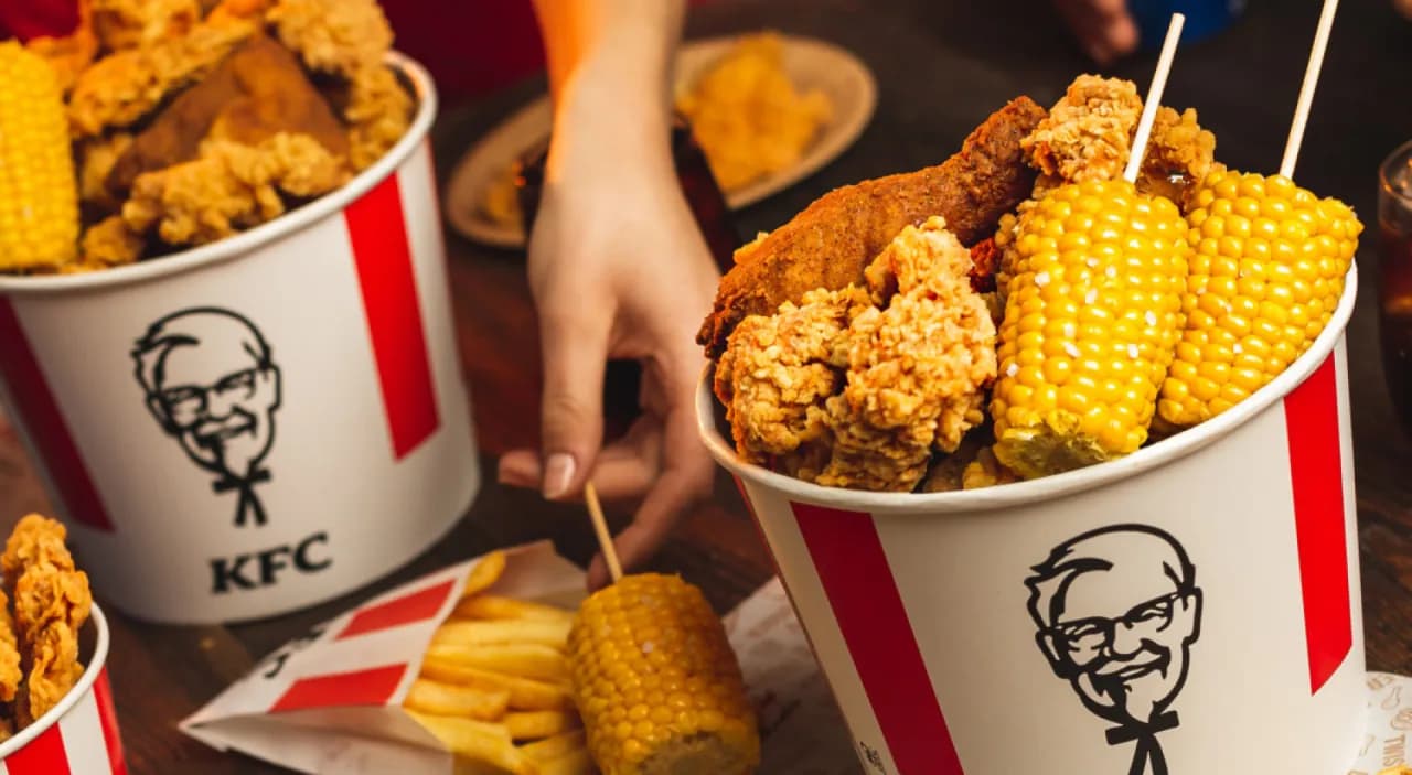 Ile kcal ma kubelek KFC? Zaskakujące kalorie w Twoim posiłku