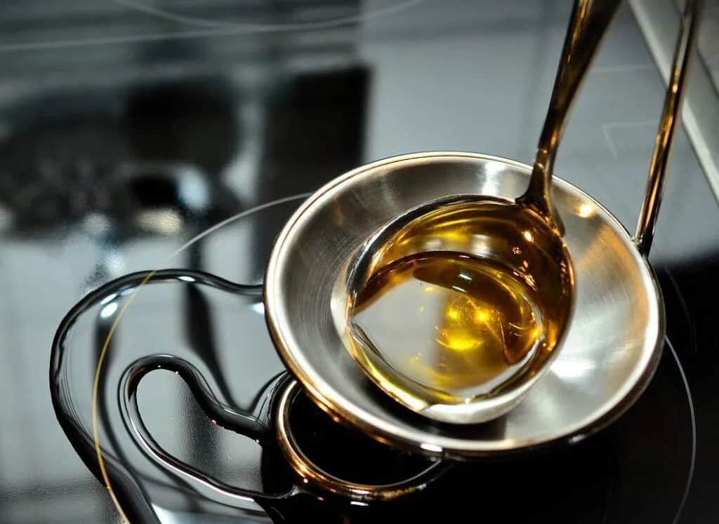 Ile to 100 ml oleju: gramatura i ilość łyżek