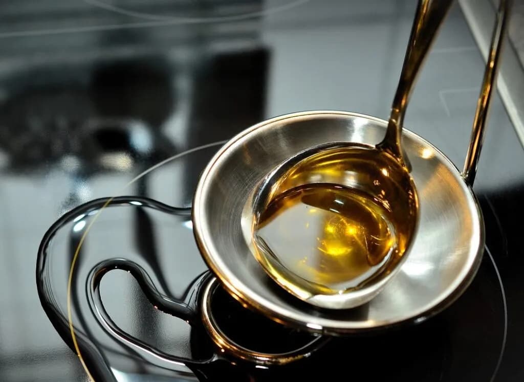 Ile to 100 ml oleju: gramatura i ilość łyżek